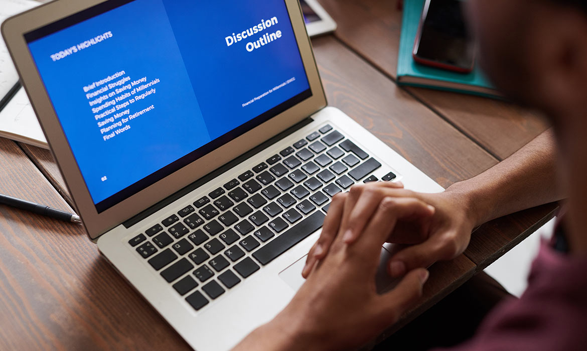 Laptop showing a discussion outline